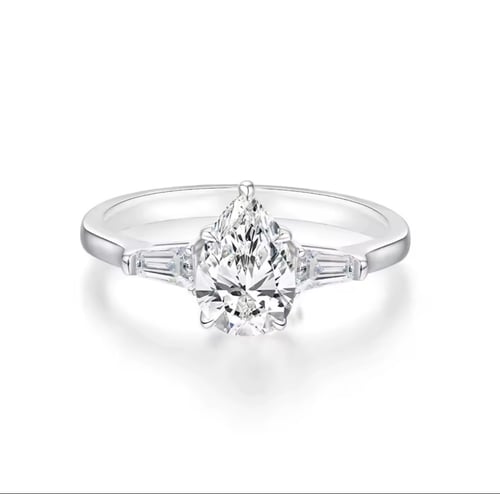 Sterling silver ring with three stones of diamond and musanite