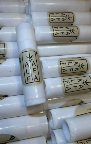 مرطب شفاه بشمع العسل