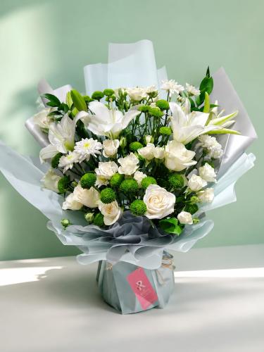 Pure Elegance Bouquet / بوكيه الأناقة البيضاء