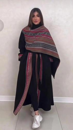 فروة نسائي مطرزة بالسدو الانيق مع شال