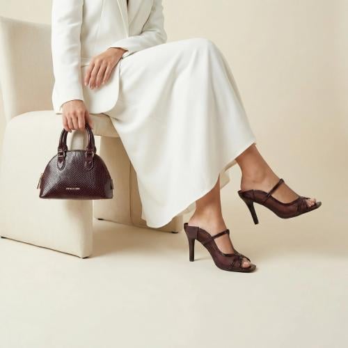 طقم كاجوال باللون العودي