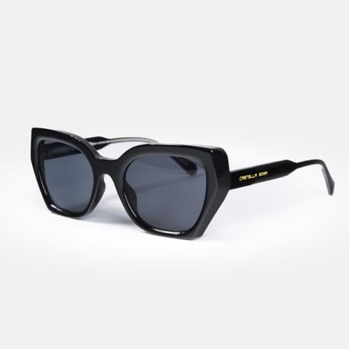 نظارة شمسية باللون الأسود