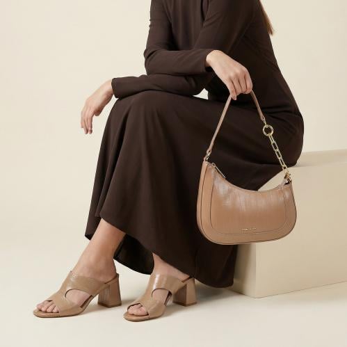 طقم كاجوال باللون البيج