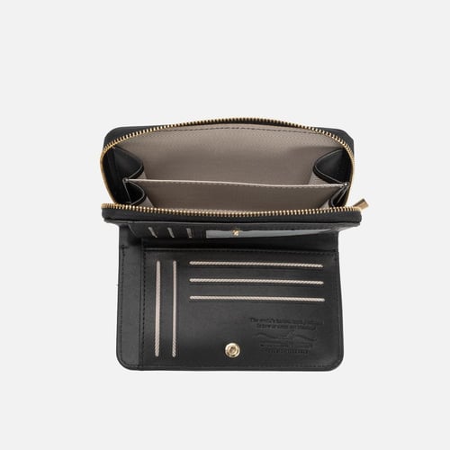 محفظة نسائية بألوان مختلفة