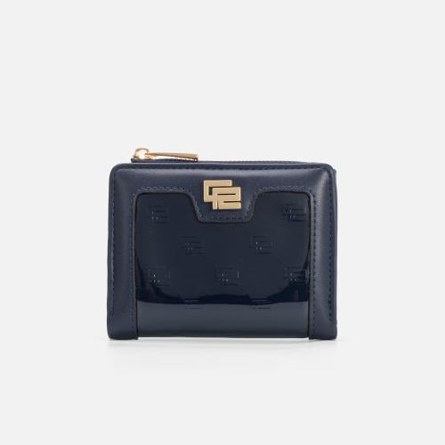 محفظة نسائية بألوان مختلفة