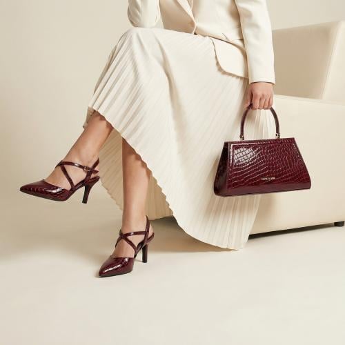 طقم كاجوال باللون العودي