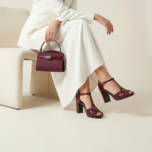 طقم كاجوال باللون العودي