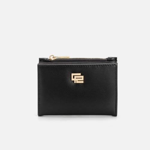 محفظة نسائية بألوان مختلفة