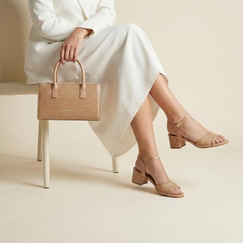 طقم كاجوال باللون البيج