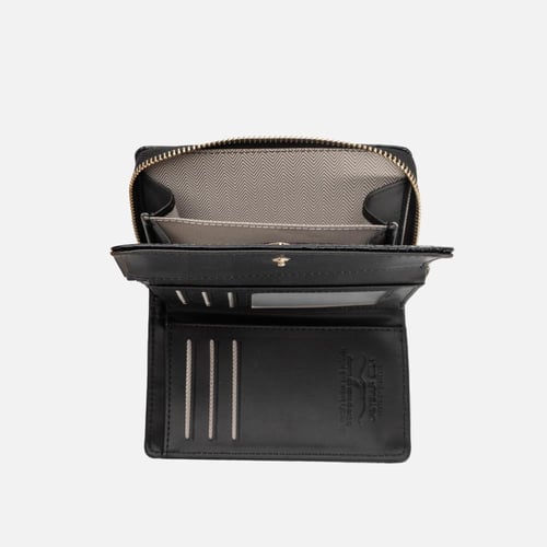 محفظة نسائية بألوان مختلفة