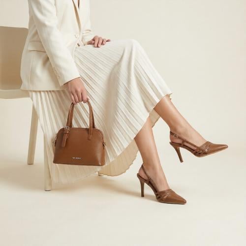 طقم كاجوال باللون البني