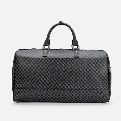 شنطة سفر بألوان مختلفة