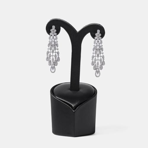 حلق باللون الفضي