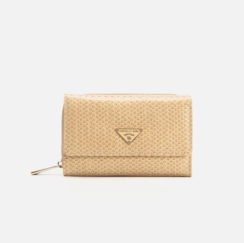 محفظة نسائية بألوان مختلفة