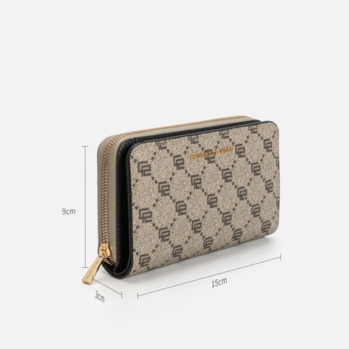 محفظة نسائية بألوان مختلفة