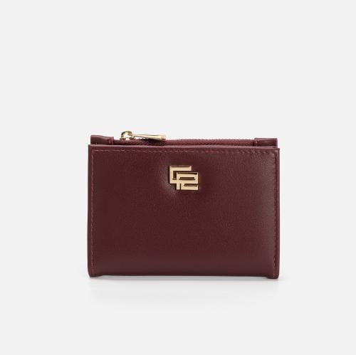 محفظة نسائية بألوان مختلفة