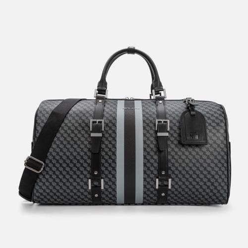 شنطة سفر بألوان مختلفة