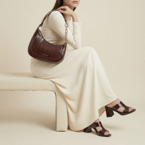 طقم كاجوال باللون العودي