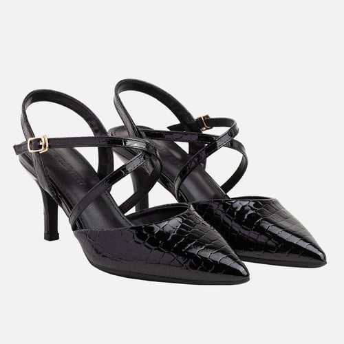 طقم كاجوال باللون الأسود