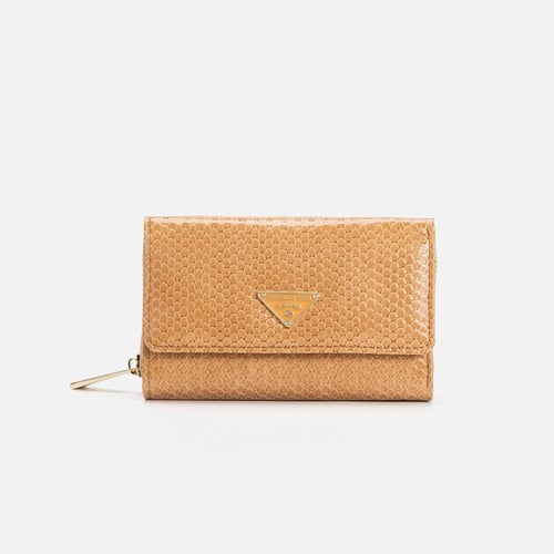 محفظة نسائية بألوان مختلفة