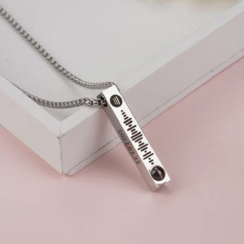 سلسال الصورة السرية مع نقش الاسم