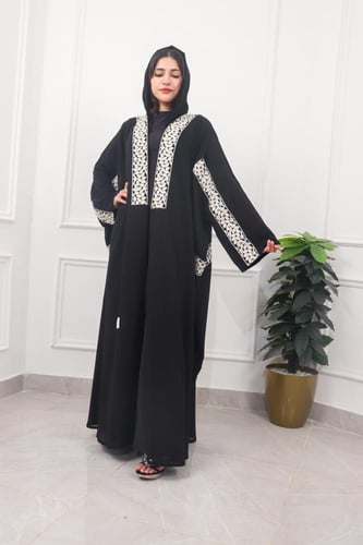 عباية مطرزة من الامام