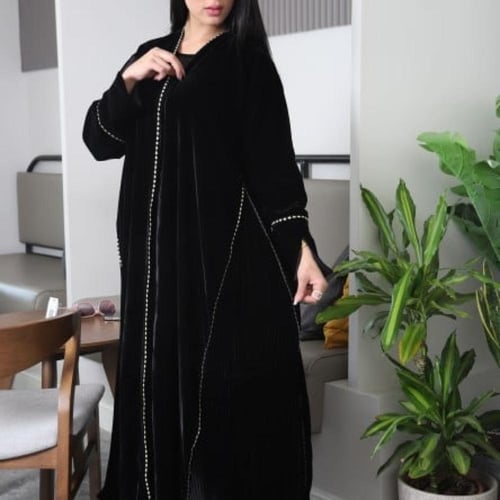 عباية مخمل اسود