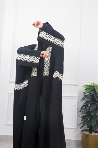 عباية مطرزة من الامام