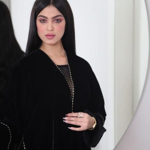 عباية مخمل اسود