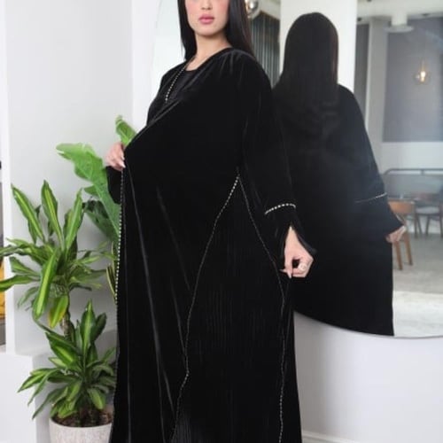 عباية مخمل اسود