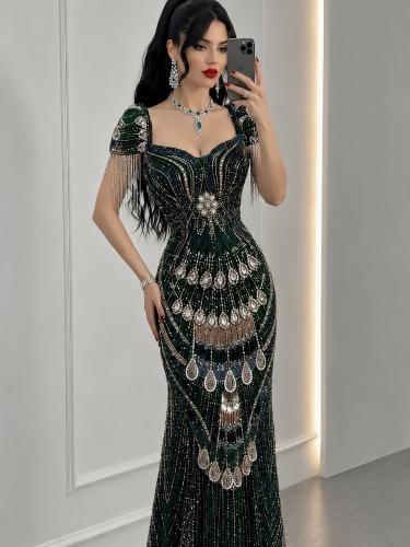 فستان سهرة شبكي مرصع بالكريستال والخرز وشراشيب كتف