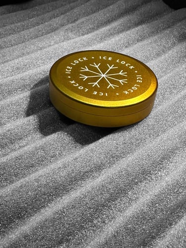 لوكر ذهبي slim