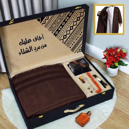 طقم فروه رجالي شتوي وقلم وعطر وسبحه بوكس فخم بعبارة اهداء