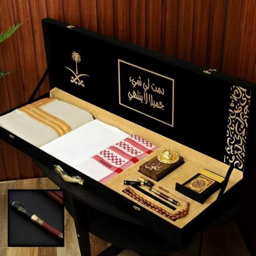 بوكس الفخامه هدايا رجالي بشت وقماش وشماغ وعبارة هد...