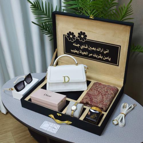 بكس هدايا نسائي شنطه وشال وساعه اهدي من تحب