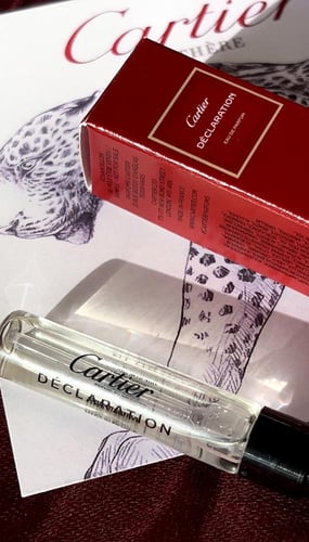 توزيعات ميني عطور كارتييه مع ستاند