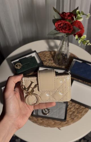 محفظة نسائيه