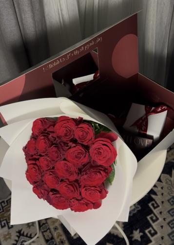 هدية رجالية / اسورة مع ورد واسورة