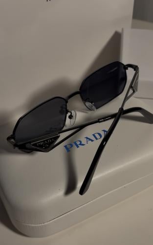 نظارة برادا