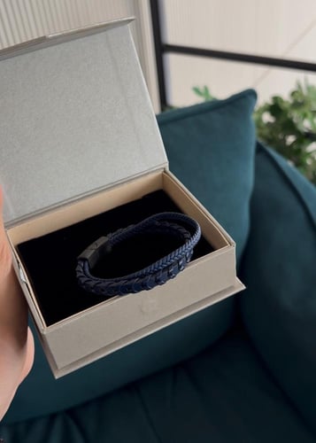 هدية رجالية / اسورة مع ورد واسورة