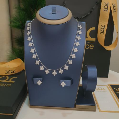 طقم فخم مميز فضي -روبرتو كوين