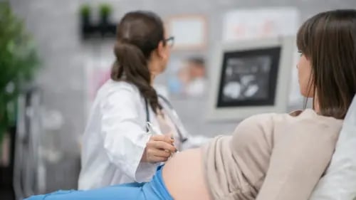 برنامج متابعة الحمل أول 3 أشهر