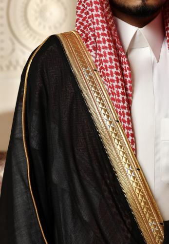 مشلح مربوع أسود مطور يوم الثلاثاء