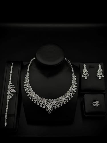 طقم اكسسوار مرصع بالزركون