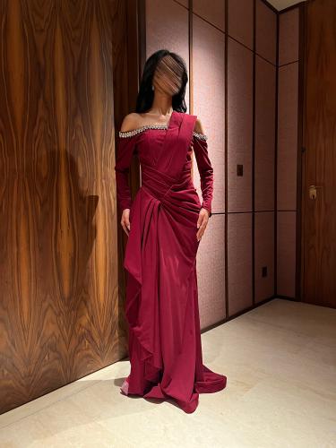 فستان سهرة عنابي بكمام