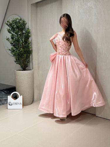 فستان سهرة وردي منفوش بتطريز يدوي فاخر