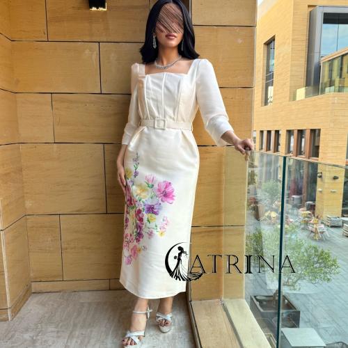 فستان ميد فخم مزين بطبعة ازهار .