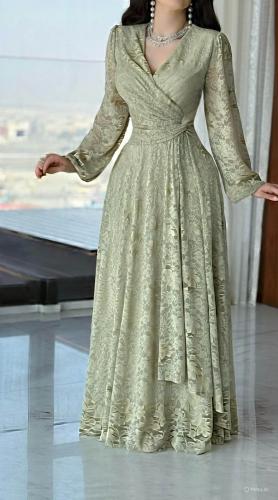 فستان دانتيل لف بتصميم أنثوي أنيق