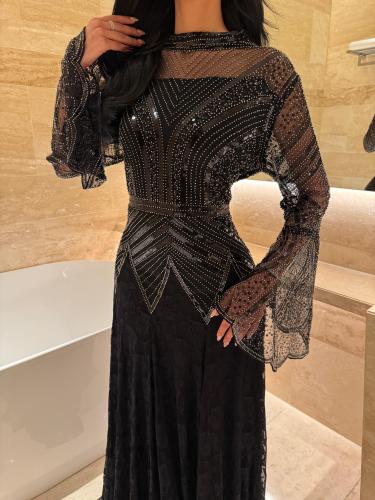 فستان سهرة اسود مطرز كم طويل