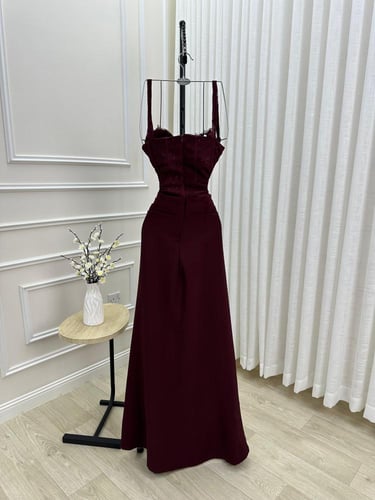 فستان سهرة لونين بكورسيه دانتيل وتنورة منسدلة